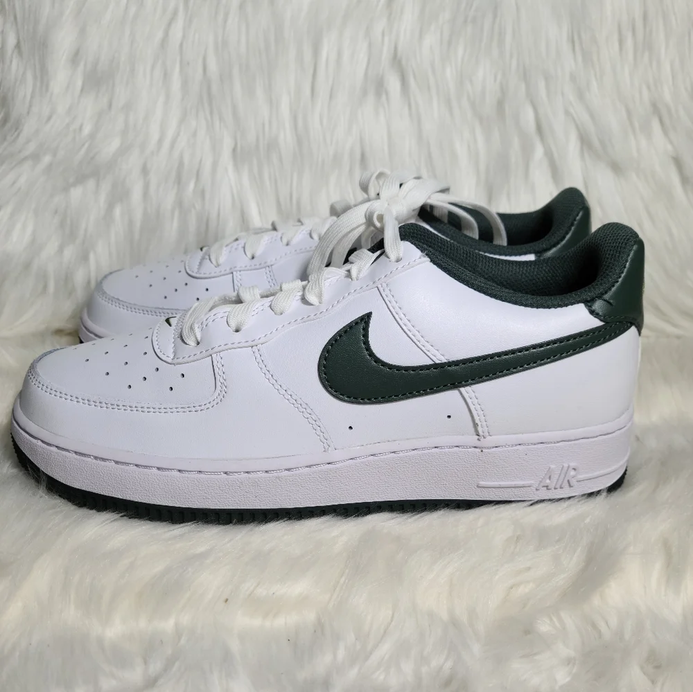 Nike Air Force 1 White Vintage Green Women 8 / Youth 6.5 NEW